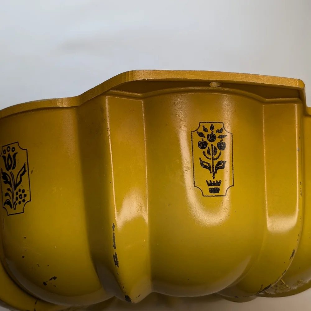 Vintage Nortic Ware Yellow Bundt Cake Pan NWOT Retro Heavy 10